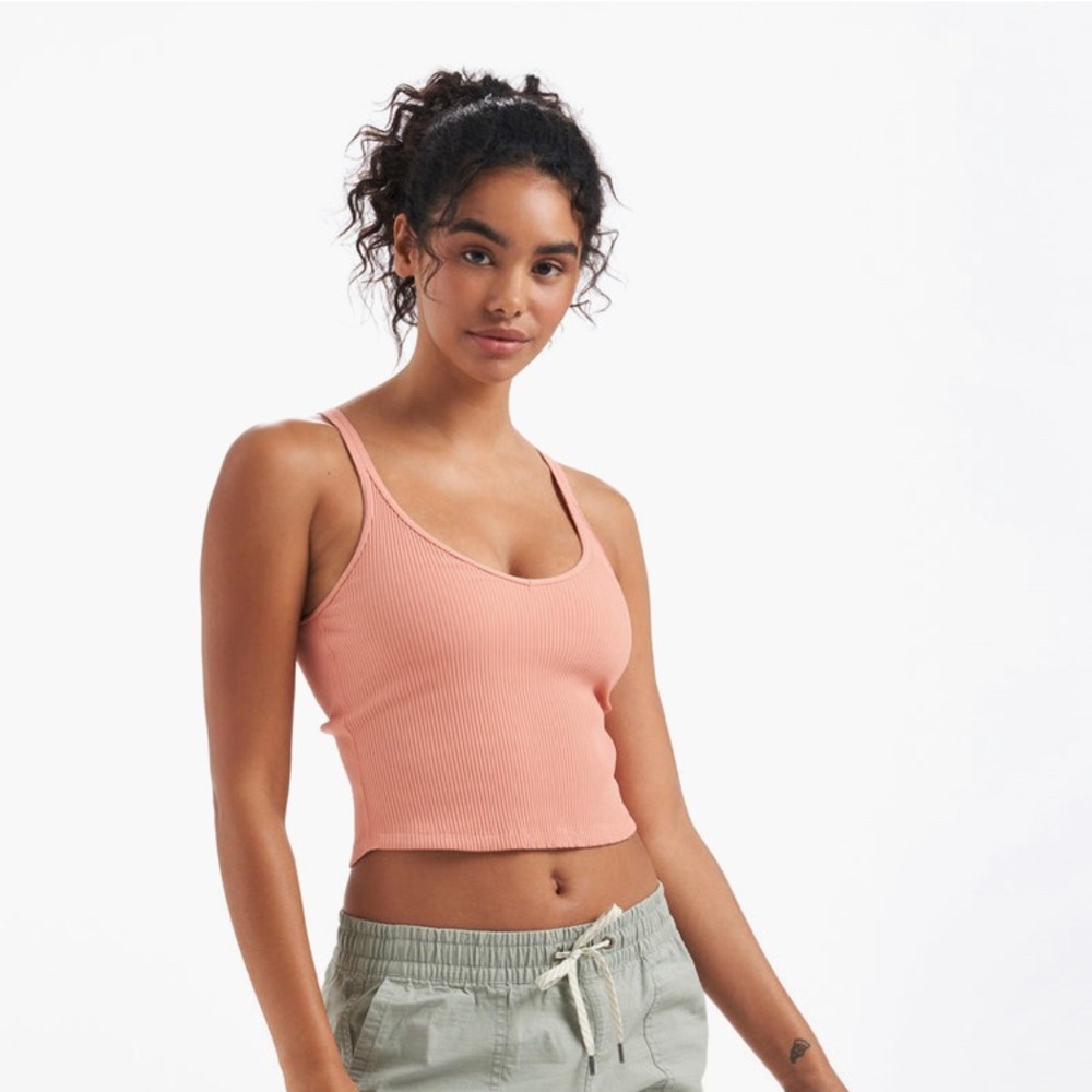 Vuori Rib Crop Tank in light cinnamon